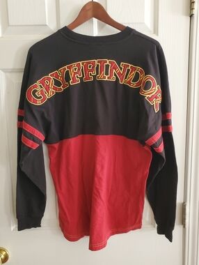 Universal Studios Wizarding World Gryffindor Long Sleeve Spirit Jersey Medium